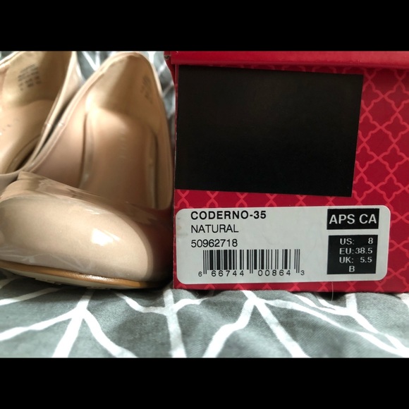 Kelly & Katie Heels, Round Toe - Nude, Size 8 - Picture 13 of 16